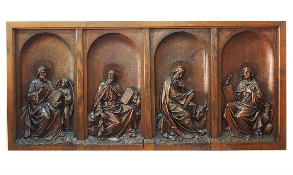 Großes Reliefbild mit den vier Aposteln