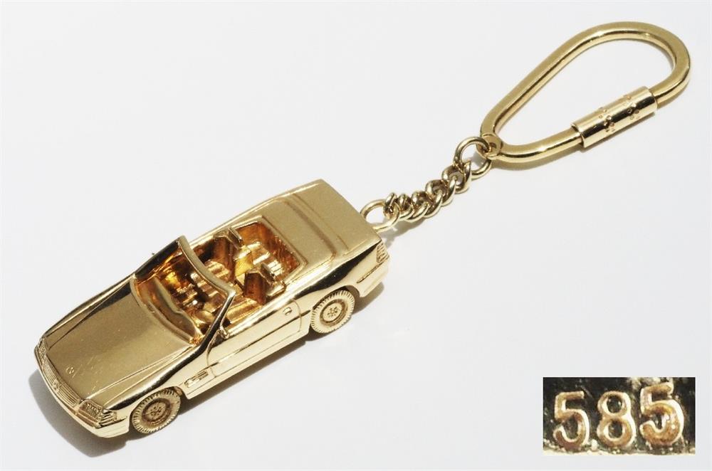 Schlüsselanhänger mit Modellauto "MERCEDES SL Cabrio". 585er Gelbgold.