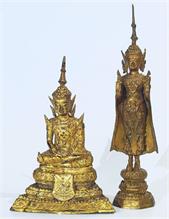 Zwei Buddha-Figuren.