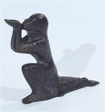 Bronzefigur Knieende. 