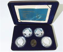 Vier Silbermünzen im Etui, datiert 2002. 
