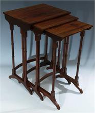 Dreisatz-Tischchen.  England, Edwardian um 1910. 