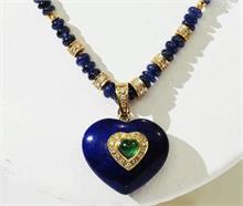 Lapis-Lazuli-Herz. Kette. mittig Herzmotiv mit Smaragd. 