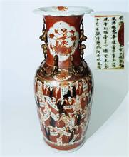 Dekorative Vase mit Salamanderdekor. 