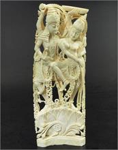 Elfenbeinfigurengruppe Gott Shiva und Göttin Parvati.