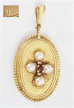 Medaillon mit Perlen und Granat.