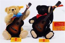 Zwei Steiff-Musik-Teddybären  Bobby in schwarz und Billy in blond.