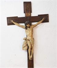 Großes Kruzifix.   Korpus Christi am Kreuz.  Nazarena-Stil.