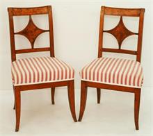 Paar Biedermeier-Stühle, um 1850,  massiv Nußbaum