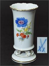 Biedermeier-Vase. MEISSEN  nach 1954,  1. Wahl. Modell von 1815.