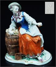 BUSTELLI,  Franz Anton.  Figurine "Apfelverkäuferin", auch Apfel-Cramerin genannt.