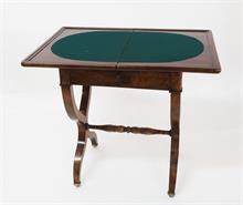 Kleiner Spieltisch,  Biedermeier,  19. Jahrhundert.