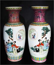 Paar kleine Palastvasen im Stil der Famille Rosé-Vasen