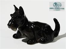 Miniatur sitzender  Scotch-Terrier, schwarz.  HUTSCHENREUTHER.