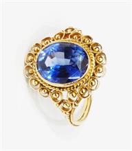 Ring mit  Saphir,  oval, facettiert, transparent, blau, 750er Gelbgold.