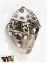 Ring mit Bergkristall und Granate.  925er Silber gestempelt mit Herstellerpunze.