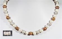 Multicolor Perlenkette mit 585er Weißgoldverschluß.