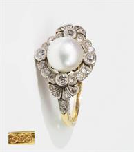 Antiker Ring mit weißer Zuchtperle in Boutonform,  um 1910.
