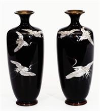 Vasenpaar, Japan,  wohl  Meiji-Zeit.