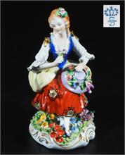Figurine "Floristin".  Manufaktur SITZENDORF/Thüringen, Marke 1949 - 1990.