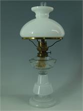 Glas - Petroleumlampe um 1900/20. 