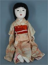 Ichimatsu Ningyo Gelenkglieder- Puppe mit Geburtsurkunde 1890/1900.