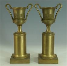 Paar  Amphoren.  Bronze