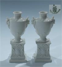 Paar Amphoren-Vasen.  NYMPHENBURG