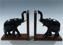 Elefanten-Buchstützen. 