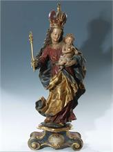 Stehende große Madonna mit Jesuskind. 