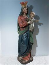 Große stehende Madonna mit Kind. 