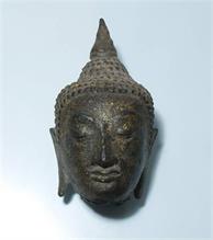 Buddhakopf im Sukothai-Stil. 