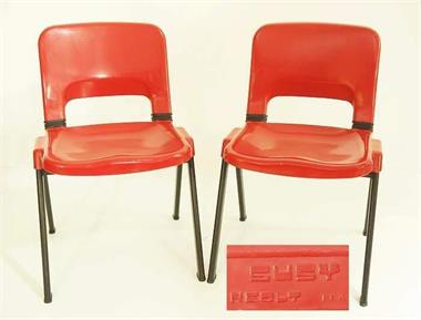 Paar Designer-Stühle. 