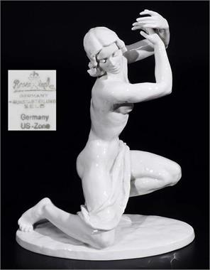 Seltene ROSENTHAL Figurine "LARGO", Ilse Meutner, rechts knieend, auf Ovalsockel.