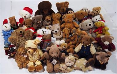 Großes bespieltes Konvolut Teddy-Bären, ohne Hersteller-Marken,  insgesamt  49 Stück.