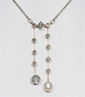 Antikes Collier mit Diamanten und einer Perle.