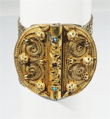 Armband  9-reihig,  alpenländisch. 1. Hälfte 19. Jahrhundert
