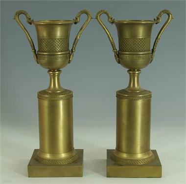Paar  Amphoren.  Bronze