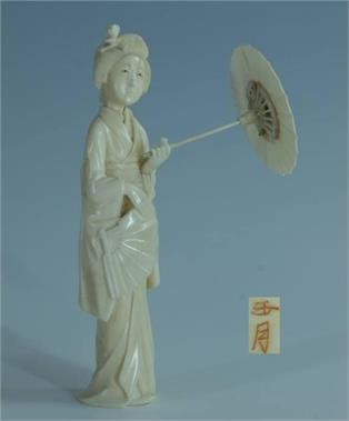 Japanische Geisha mit Sonnen-Schirm. 