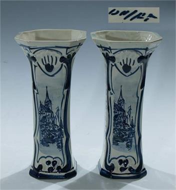Vasenpaar mit Delftdekor. 