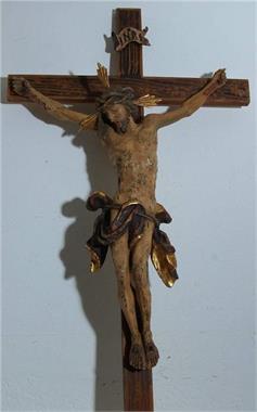 Christusfigur am Kreuz. 