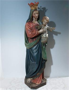 Große stehende Madonna mit Kind. 