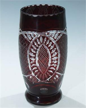 Bleikristall- Überfang-Vollschliff-Vase. 